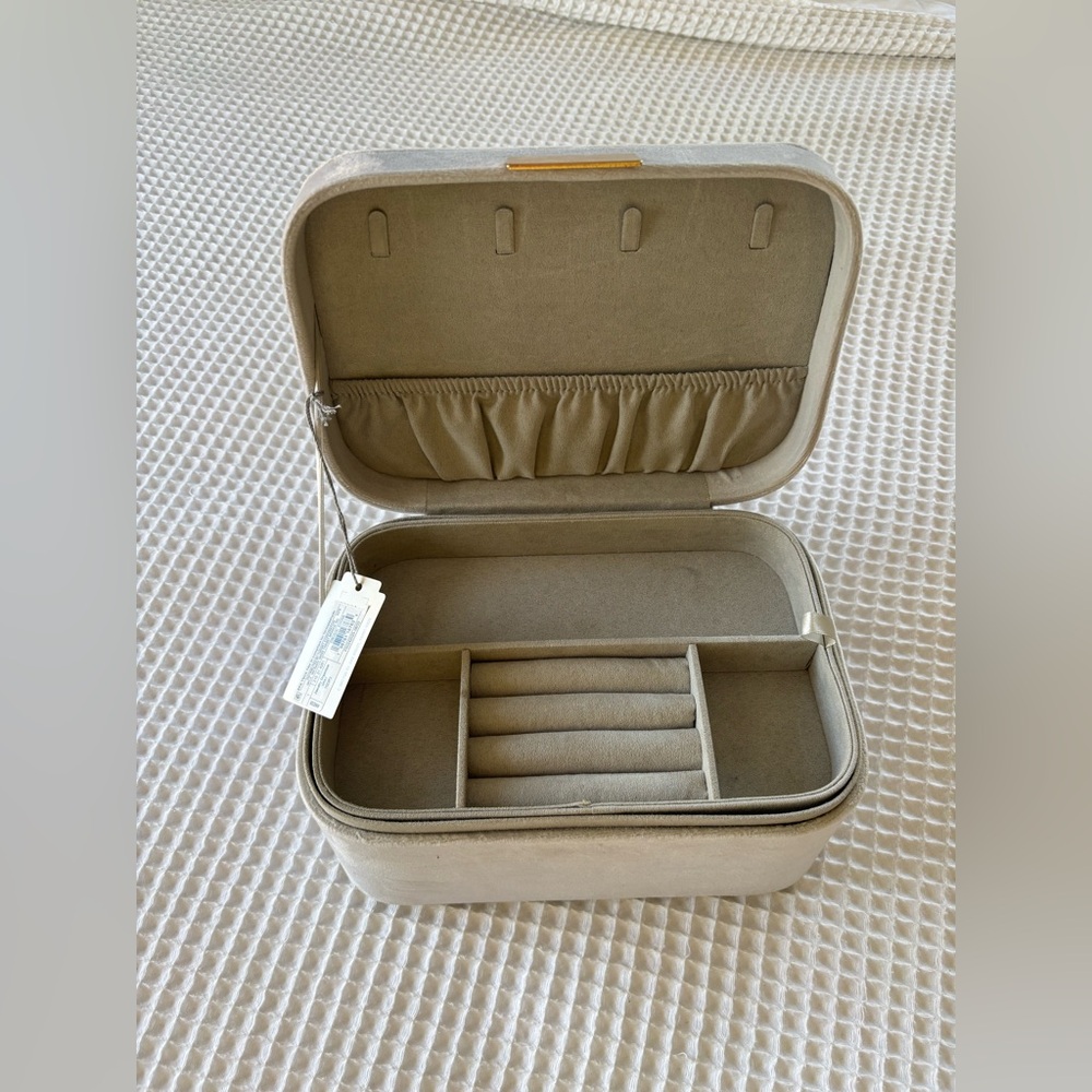 A New Day Light Gray Jewelry Holder